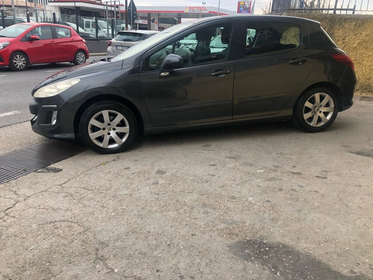 Peugeot 308 1.6 8V HDi 112CV cambio robototizzato 5p. Premium (7)