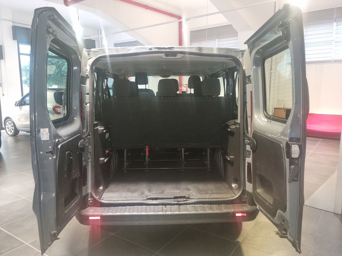 Renault Trafic Furgone T27 2.0 dCi 145CV EDC PC-TN Zen Energy (10)