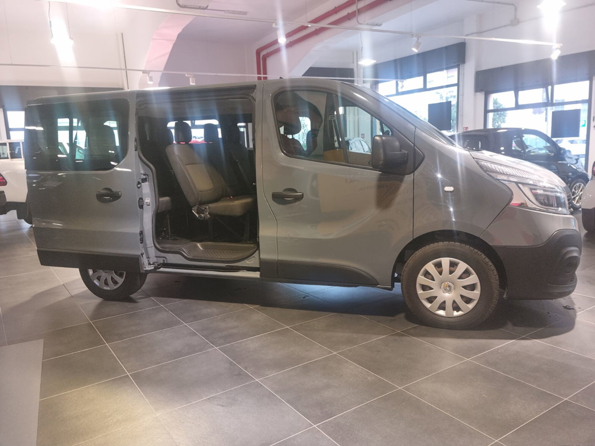 Renault Trafic Furgone T27 2.0 dCi 145CV EDC PC-TN Zen Energy (11)