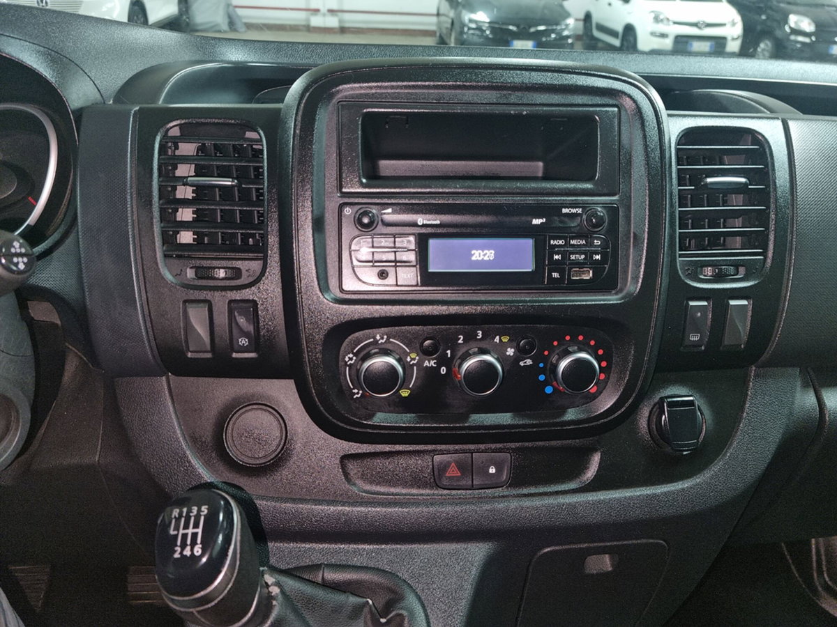 Renault Trafic Furgone T27 2.0 dCi 145CV EDC PC-TN Zen Energy (13)