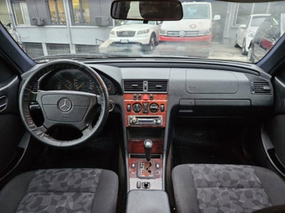 Mercedes-Benz Classe C 180 cat Classic (10)