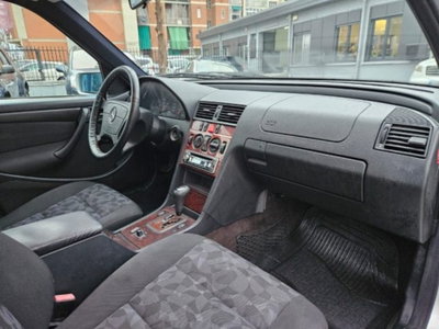 Mercedes-Benz Classe C 180 cat Classic (11)