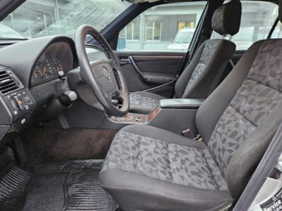 Mercedes-Benz Classe C 180 cat Classic (9)