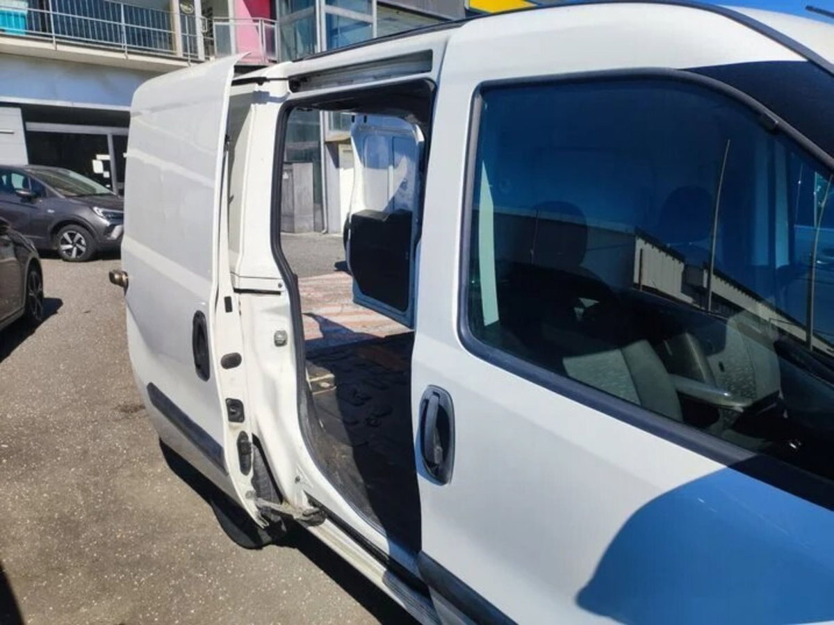Opel Combo Tour CDTi 105CV PC-TN Blitz N1 (11)
