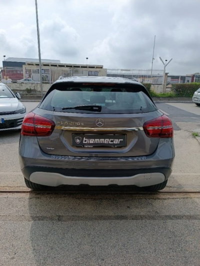 Mercedes-Benz GLA SUV 200 d Automatic Premium (6)