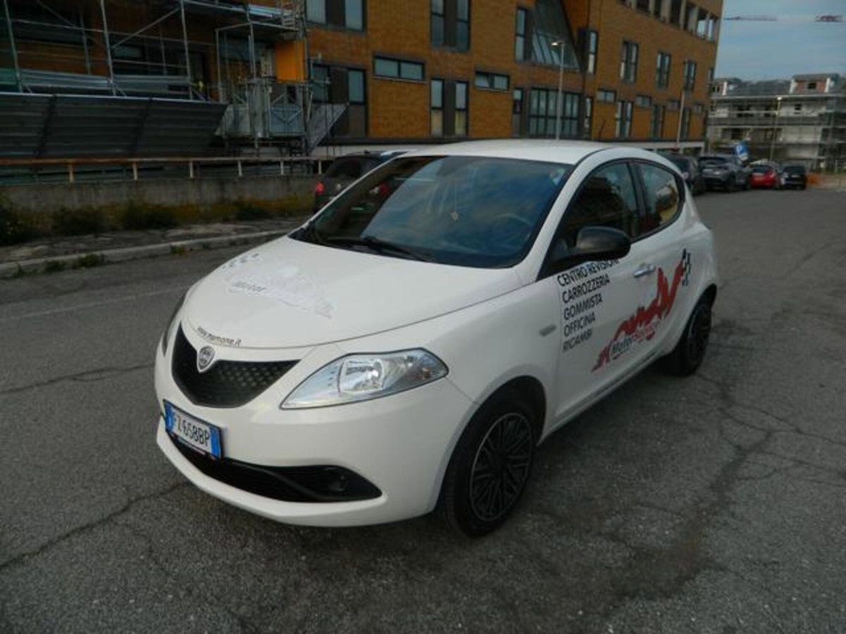 Lancia Ypsilon 1.2 69 CV 5 porte Gold