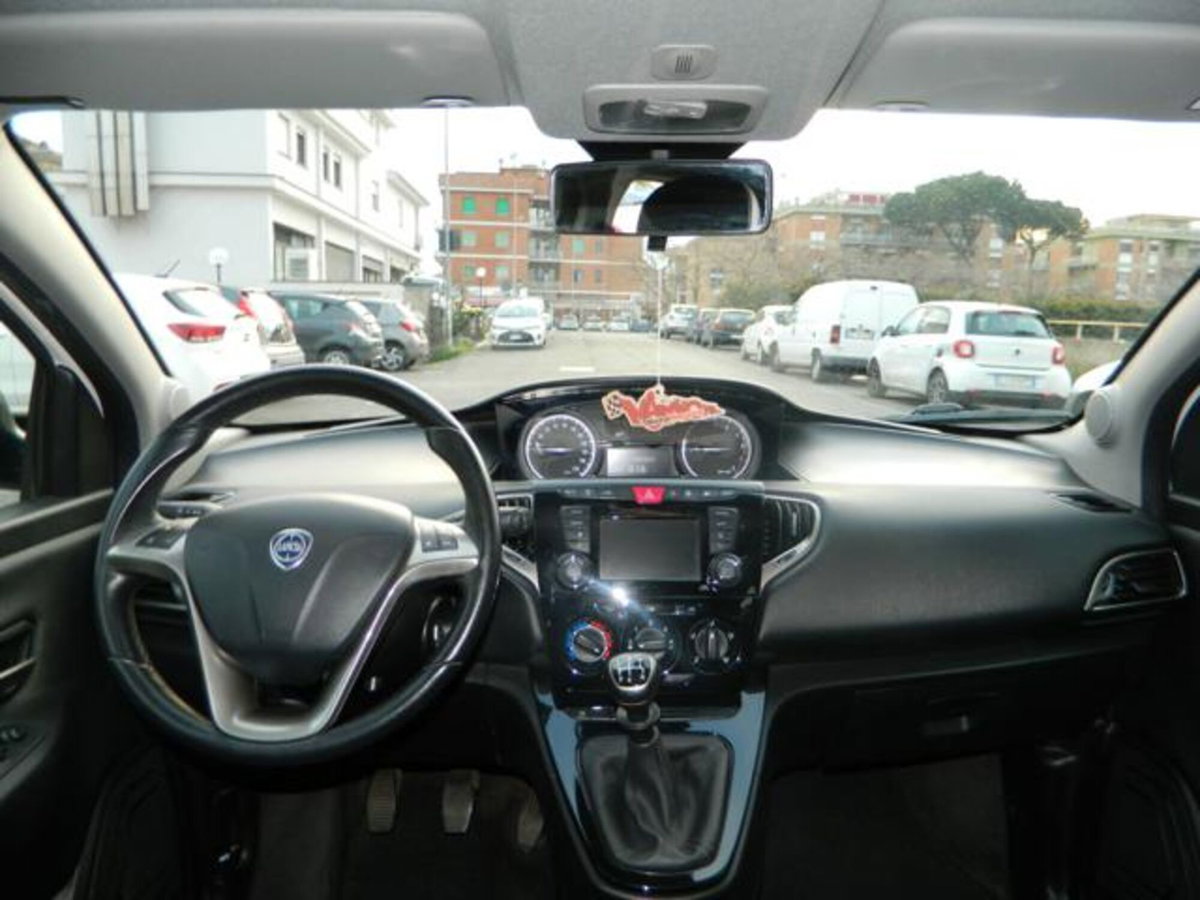 Lancia Ypsilon 1.2 69 CV 5 porte Gold (11)