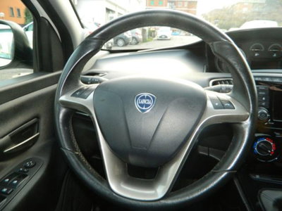 Lancia Ypsilon 1.2 69 CV 5 porte Gold (12)