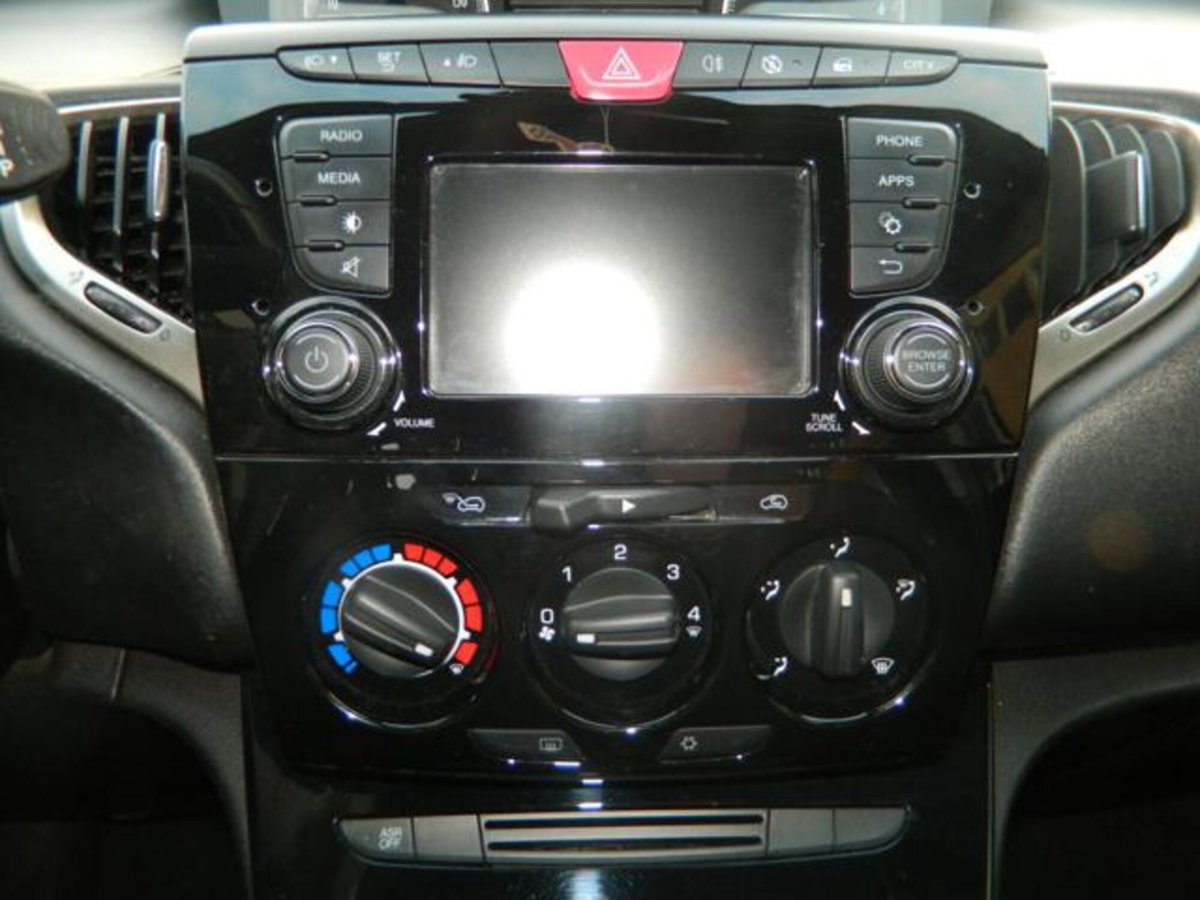 Lancia Ypsilon 1.2 69 CV 5 porte Gold (13)