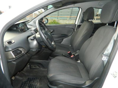 Lancia Ypsilon 1.2 69 CV 5 porte Gold (14)
