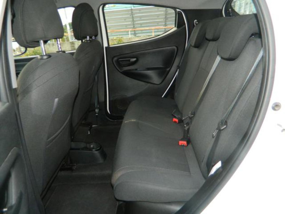 Lancia Ypsilon 1.2 69 CV 5 porte Gold (15)