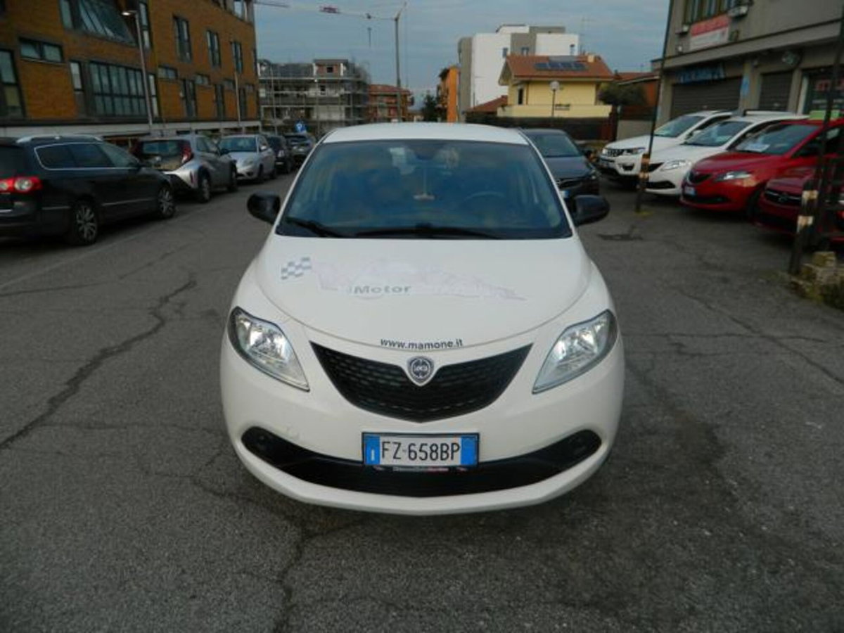 Lancia Ypsilon 1.2 69 CV 5 porte Gold (2)
