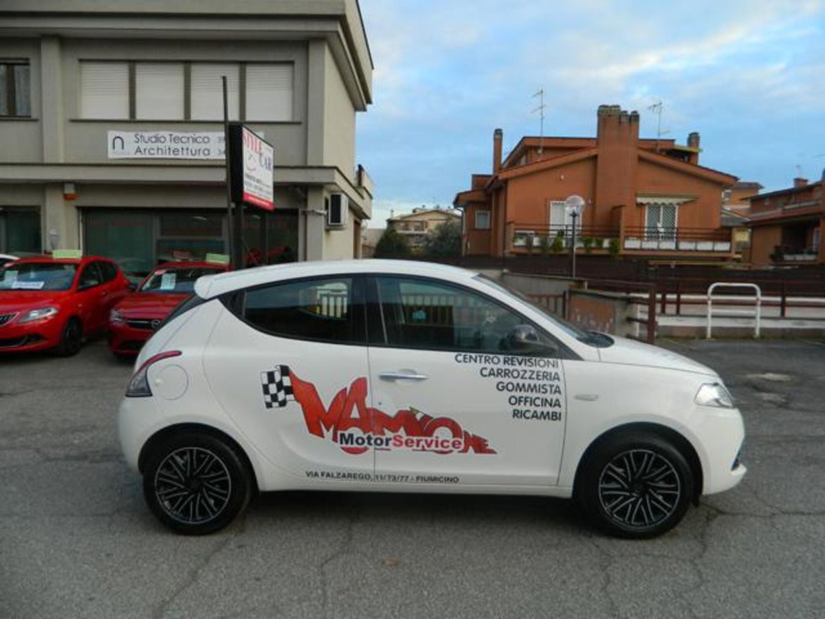 Lancia Ypsilon 1.2 69 CV 5 porte Gold (4)