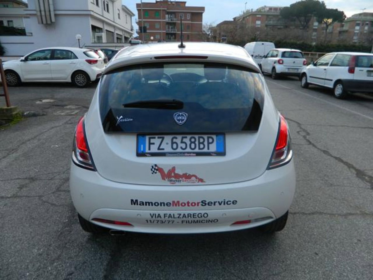 Lancia Ypsilon 1.2 69 CV 5 porte Gold (6)