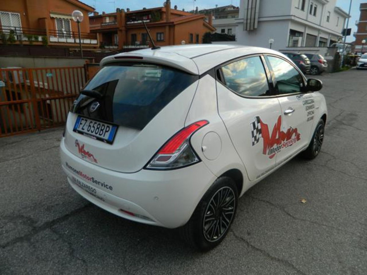 Lancia Ypsilon 1.2 69 CV 5 porte Gold (7)