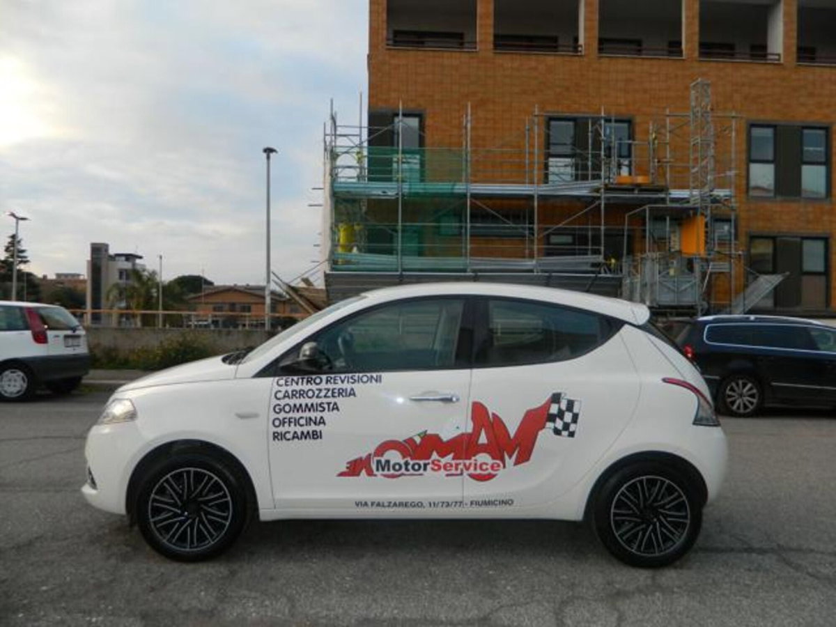 Lancia Ypsilon 1.2 69 CV 5 porte Gold (8)