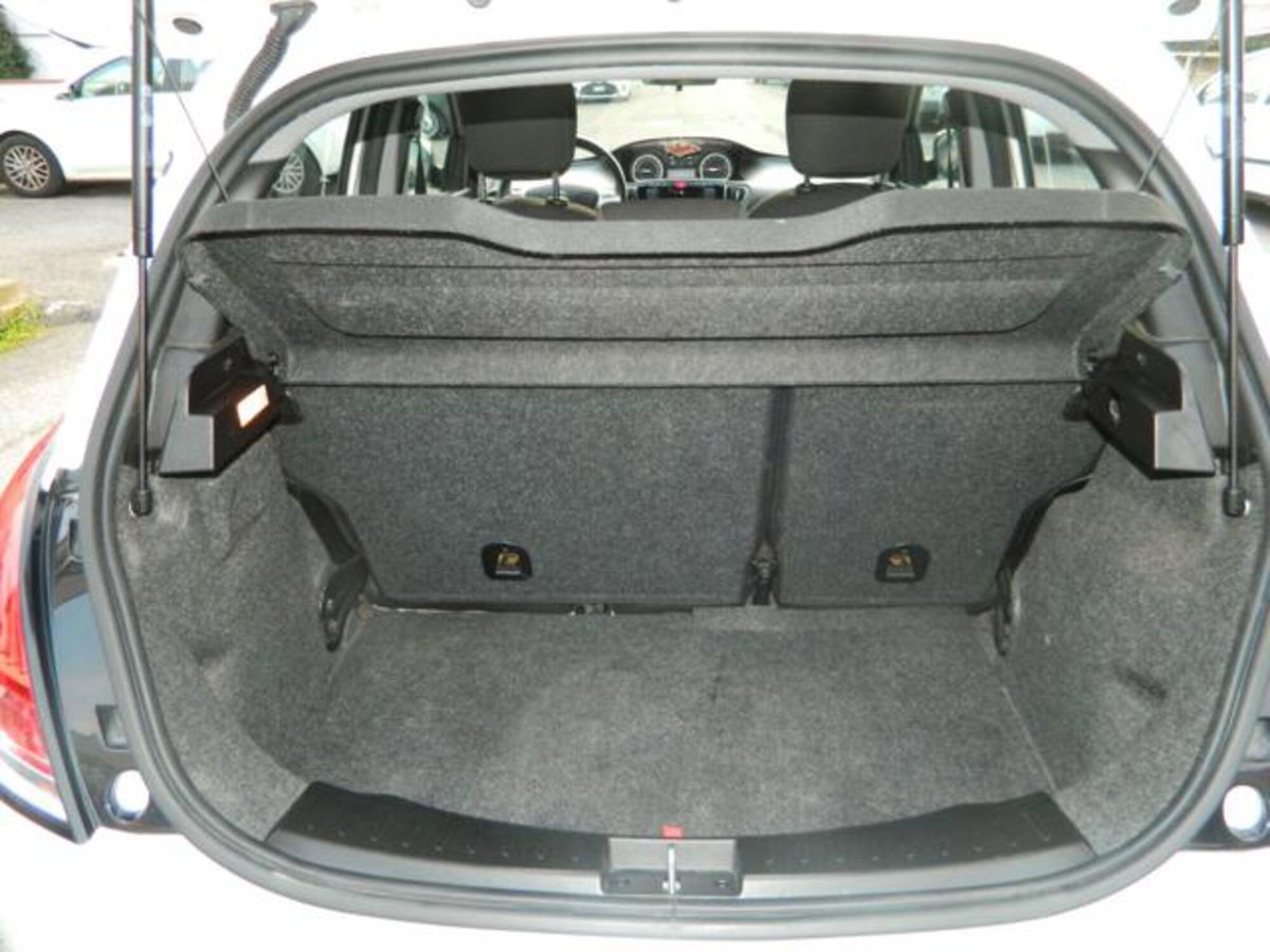 Lancia Ypsilon 1.2 69 CV 5 porte Gold (9)