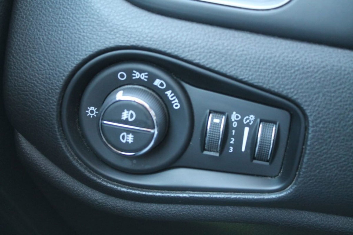 Jeep Renegade 1.6 Mjt 120 CV Limited (17)