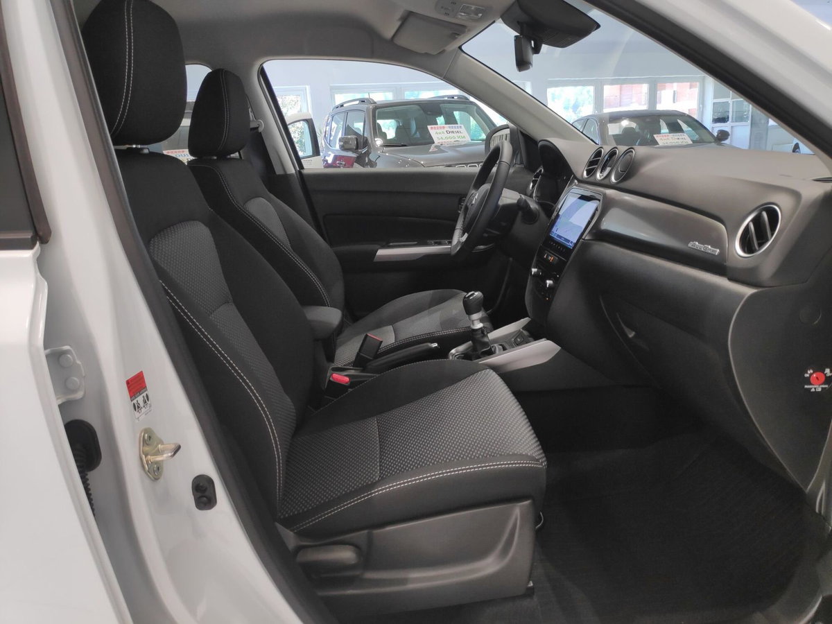 Suzuki Vitara 1.4 Hybrid Starview (5)