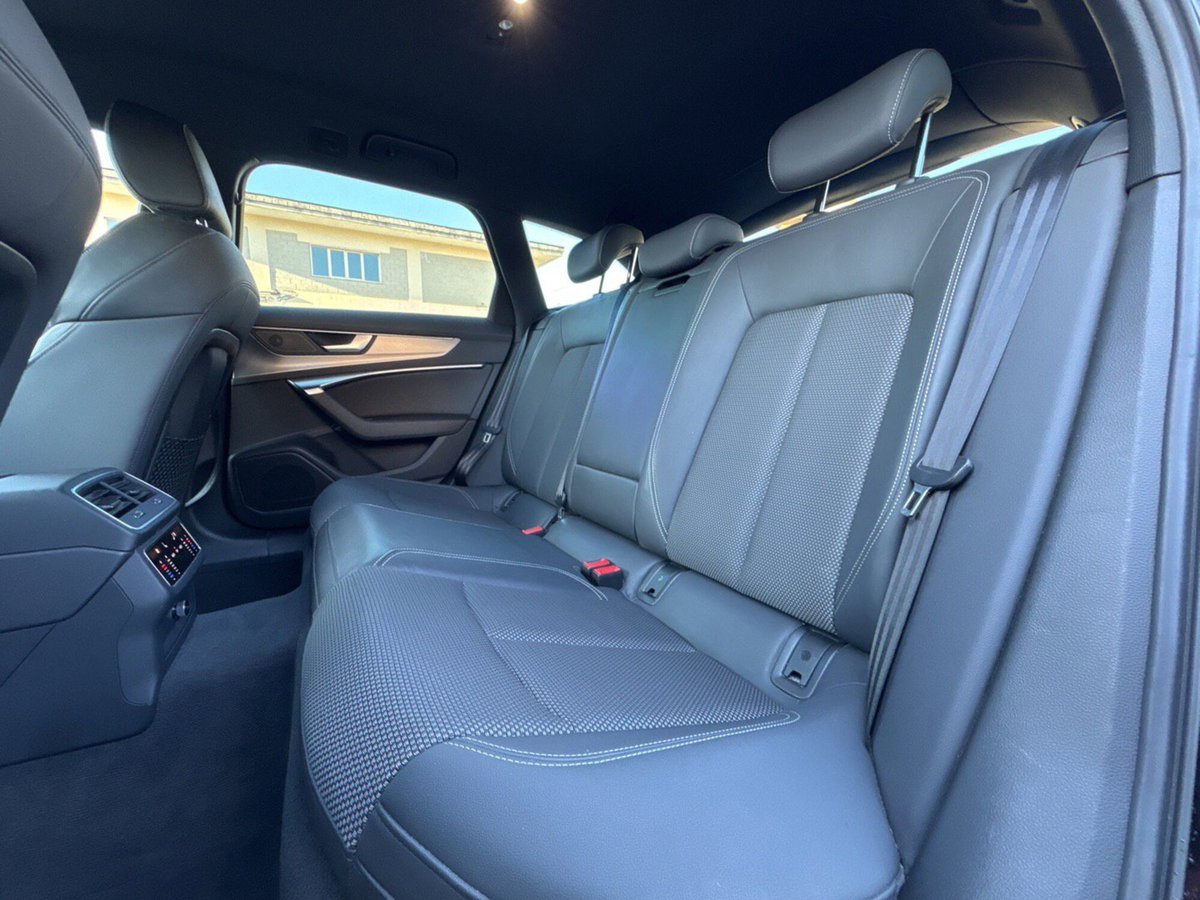 Audi A6 Avant 40 2.0 TDI quattro ultra S tronic Design (19)