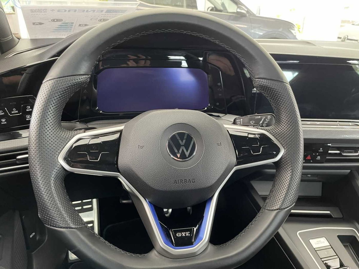 Volkswagen Golf 1.4 GTE DSG Plug-In Hybrid (12)
