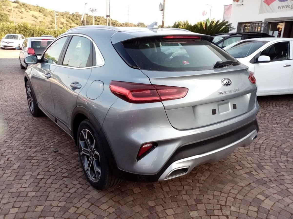 Kia XCeed 1.5 t-gdi mhev Business 140cv mt (3)