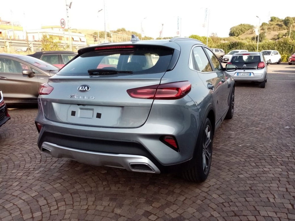 Kia XCeed 1.5 t-gdi mhev Business 140cv mt (4)