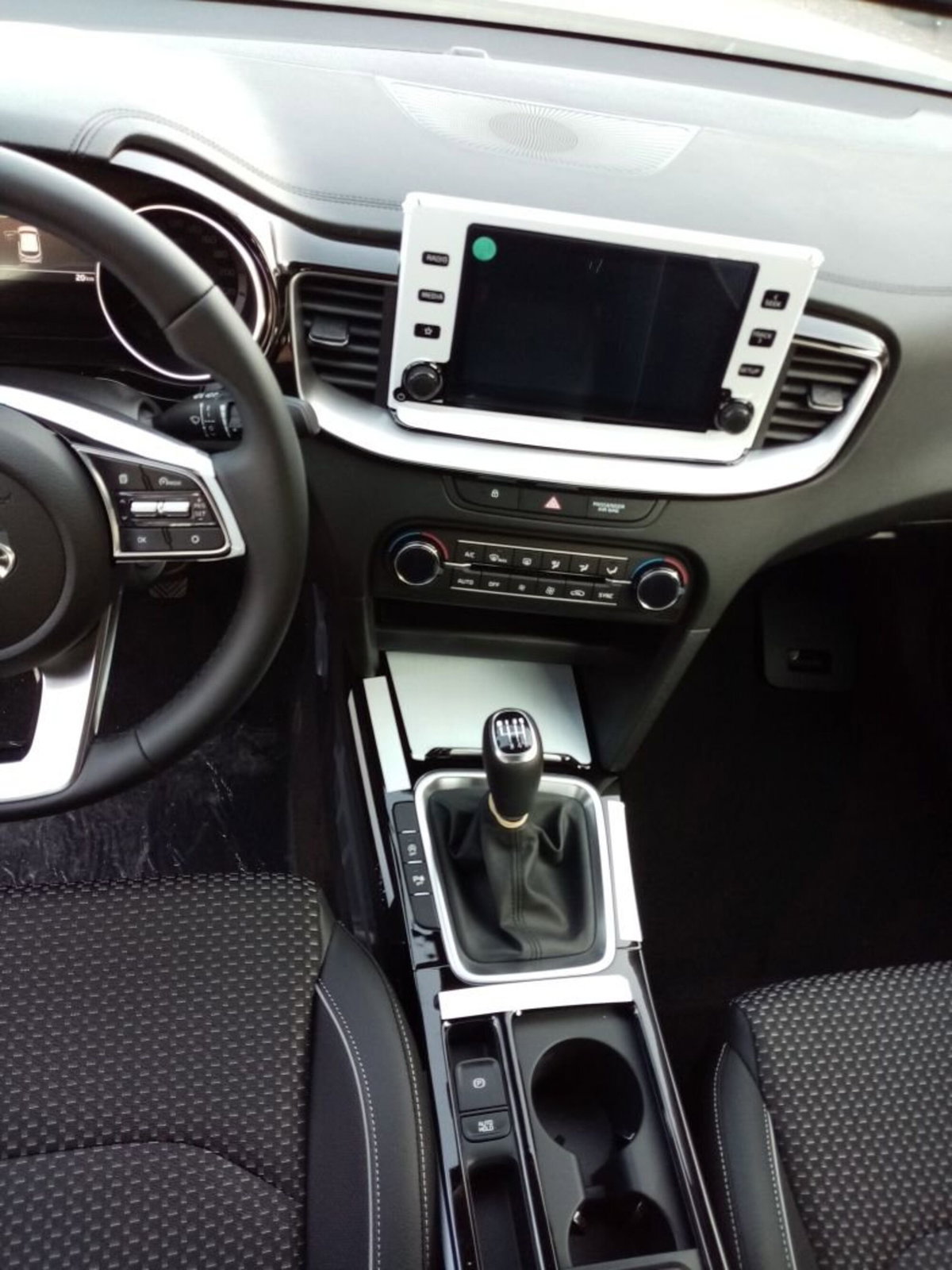 Kia XCeed 1.5 t-gdi mhev Business 140cv mt (7)
