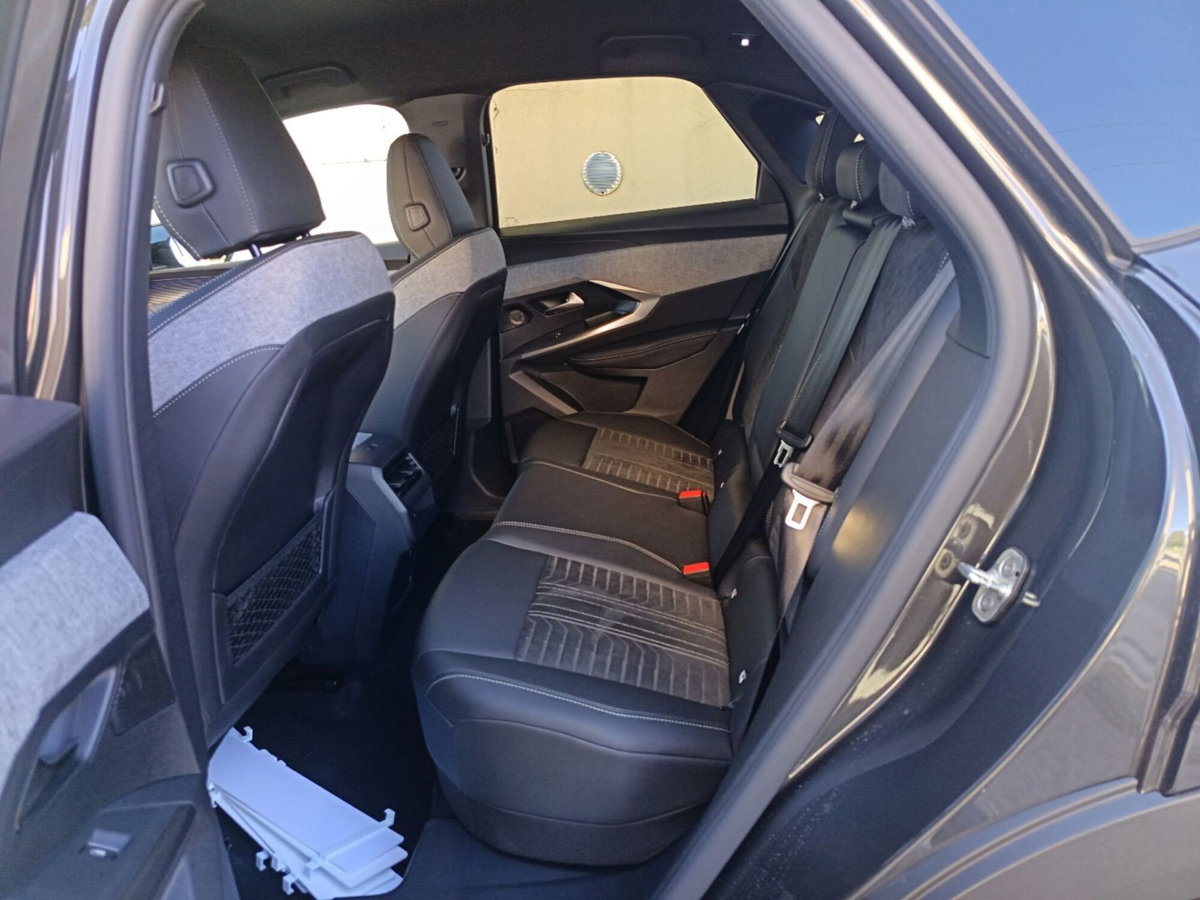 Peugeot 3008 1.2 hybrid GT 145cv e-dcs6 (10)