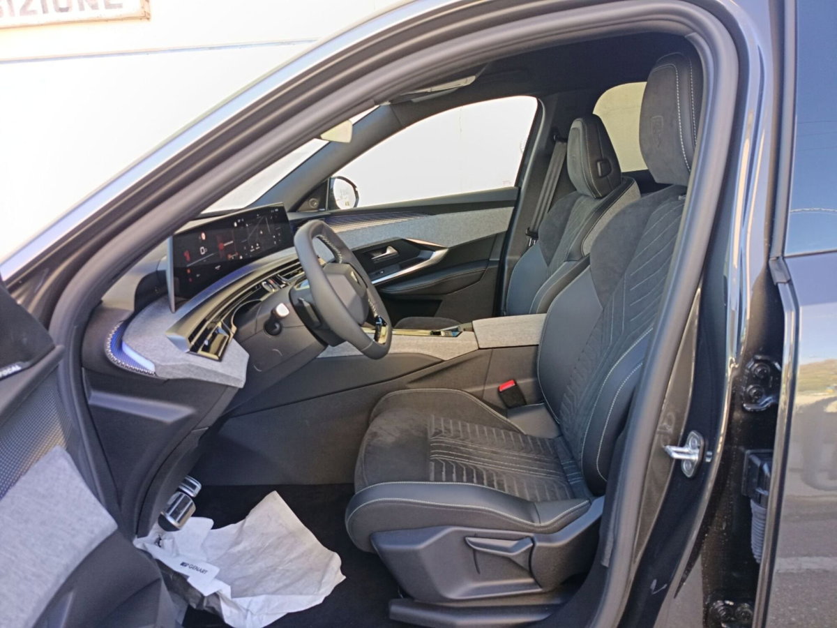 Peugeot 3008 1.2 hybrid GT 145cv e-dcs6 (11)