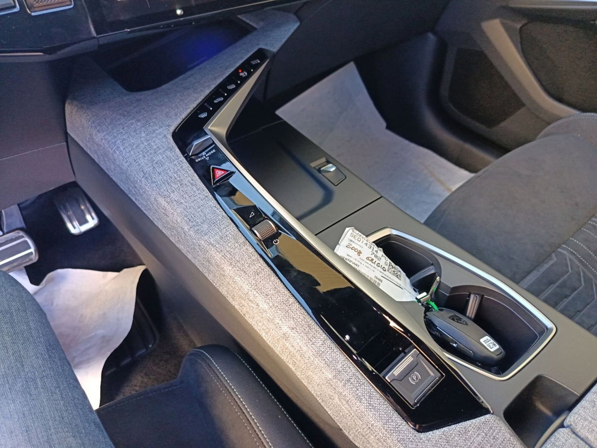Peugeot 3008 1.2 hybrid GT 145cv e-dcs6 (15)
