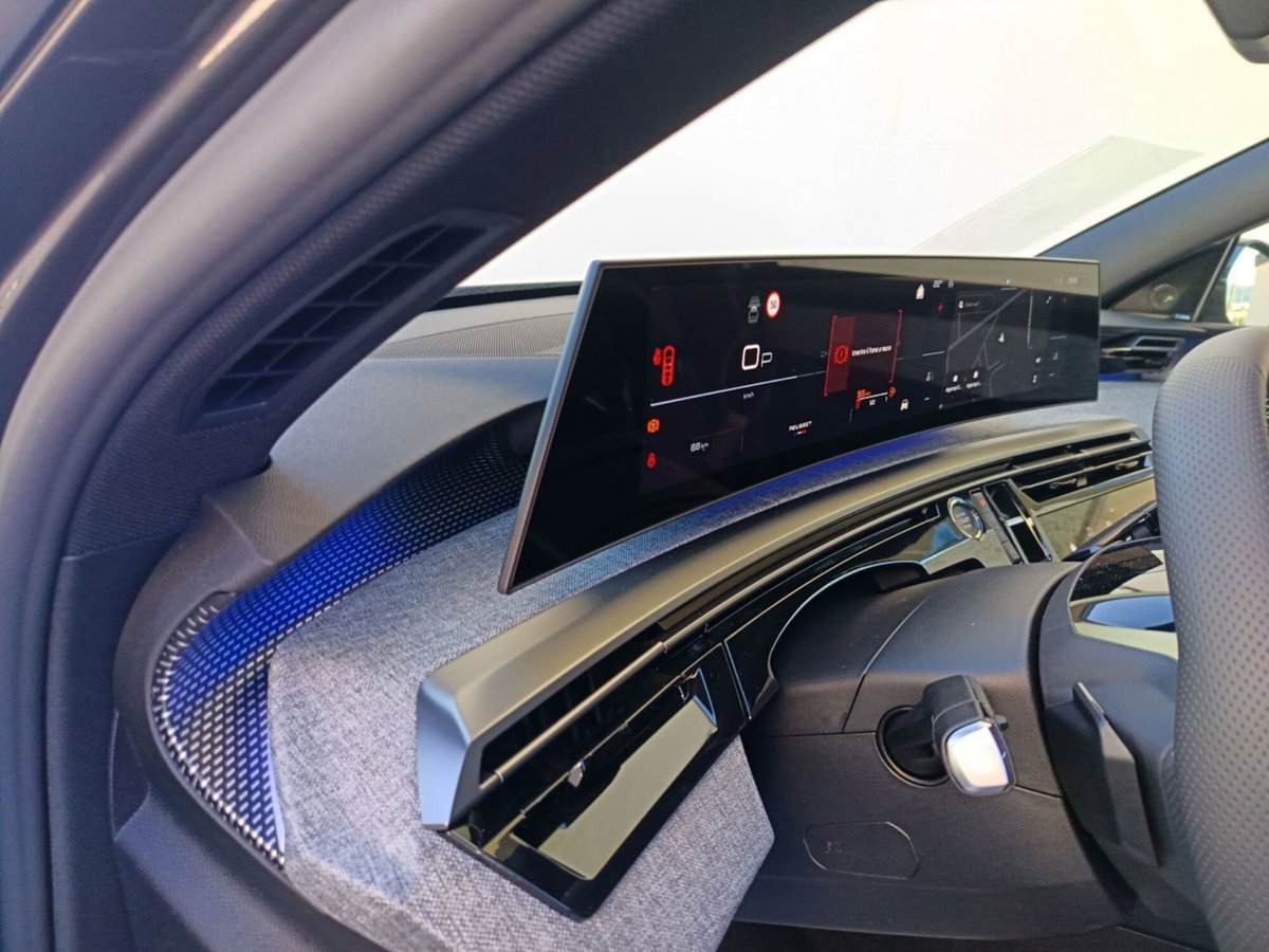 Peugeot 3008 1.2 hybrid GT 145cv e-dcs6 (17)