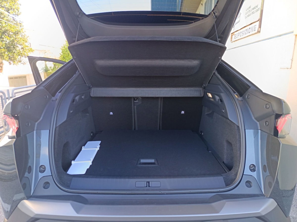 Peugeot 3008 1.2 hybrid GT 145cv e-dcs6 (9)