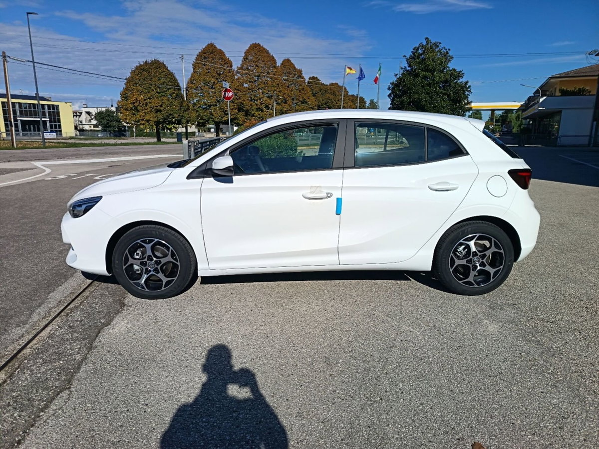 Mg MG3 1.5 hybrid+ Comfort auto (2)