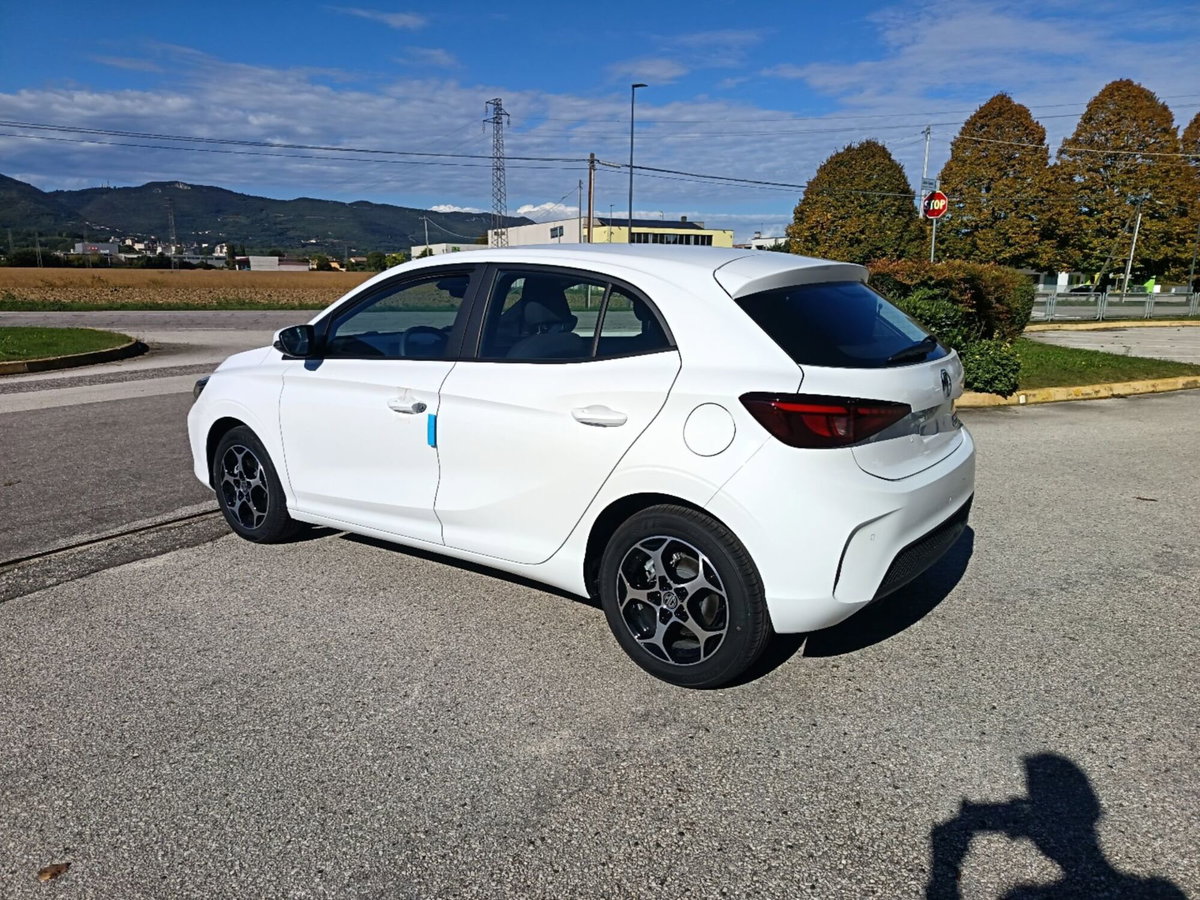 Mg MG3 1.5 hybrid+ Comfort auto (3)