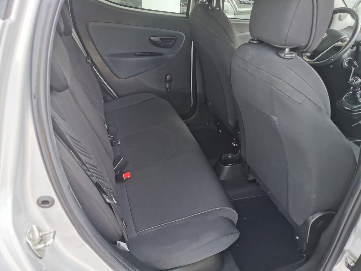 Lancia Ypsilon 1.0 FireFly 5 porte S&S Hybrid Gold Plus (10)