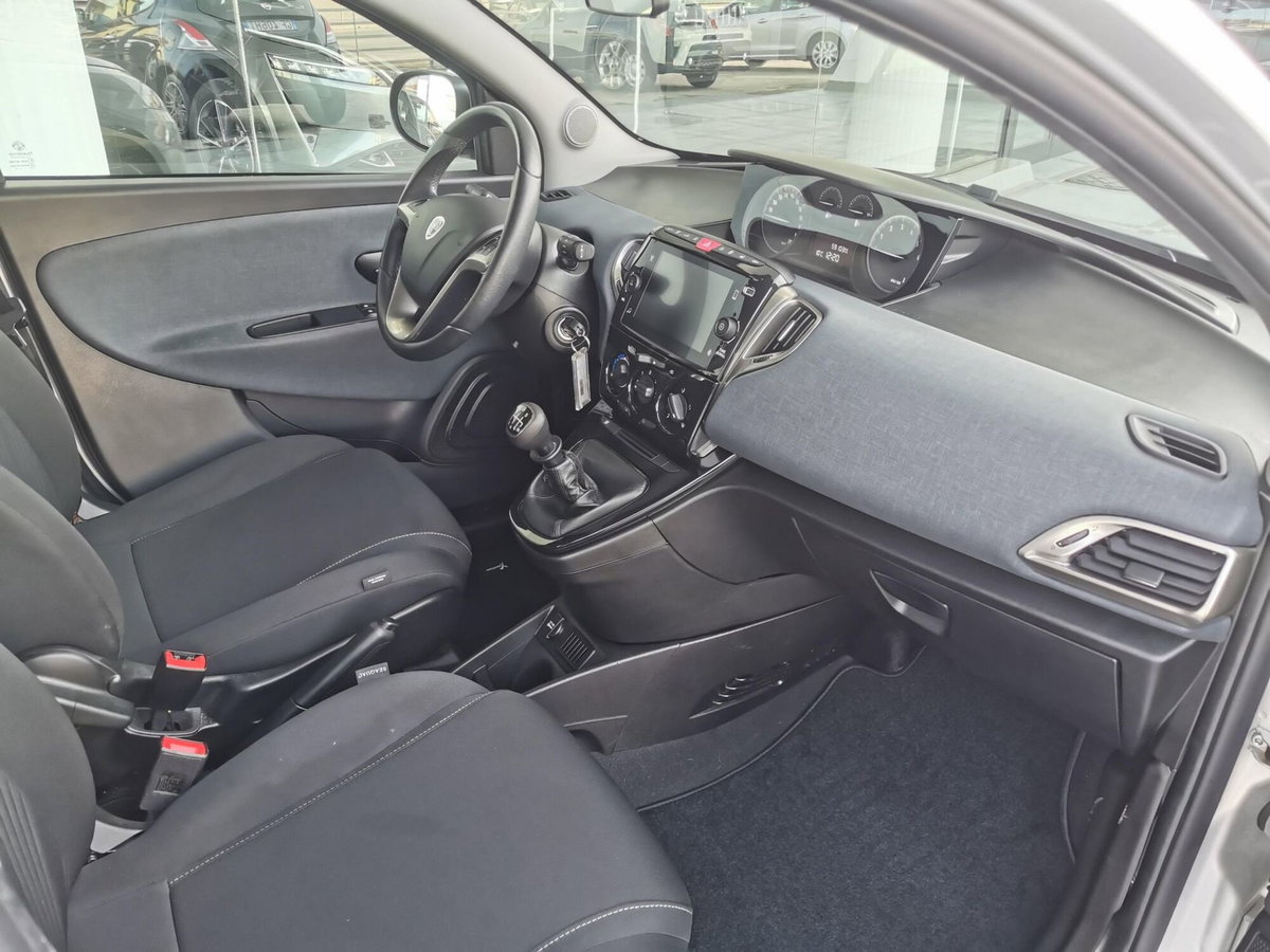 Lancia Ypsilon 1.0 FireFly 5 porte S&S Hybrid Gold Plus (11)