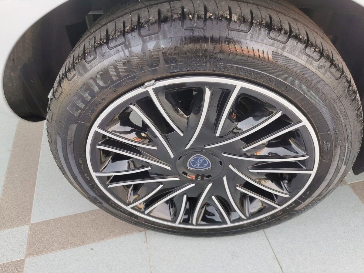 Lancia Ypsilon 1.0 FireFly 5 porte S&S Hybrid Gold Plus (16)
