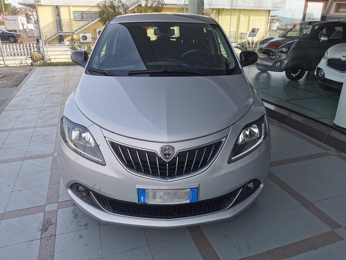 Lancia Ypsilon 1.0 FireFly 5 porte S&S Hybrid Gold Plus (2)