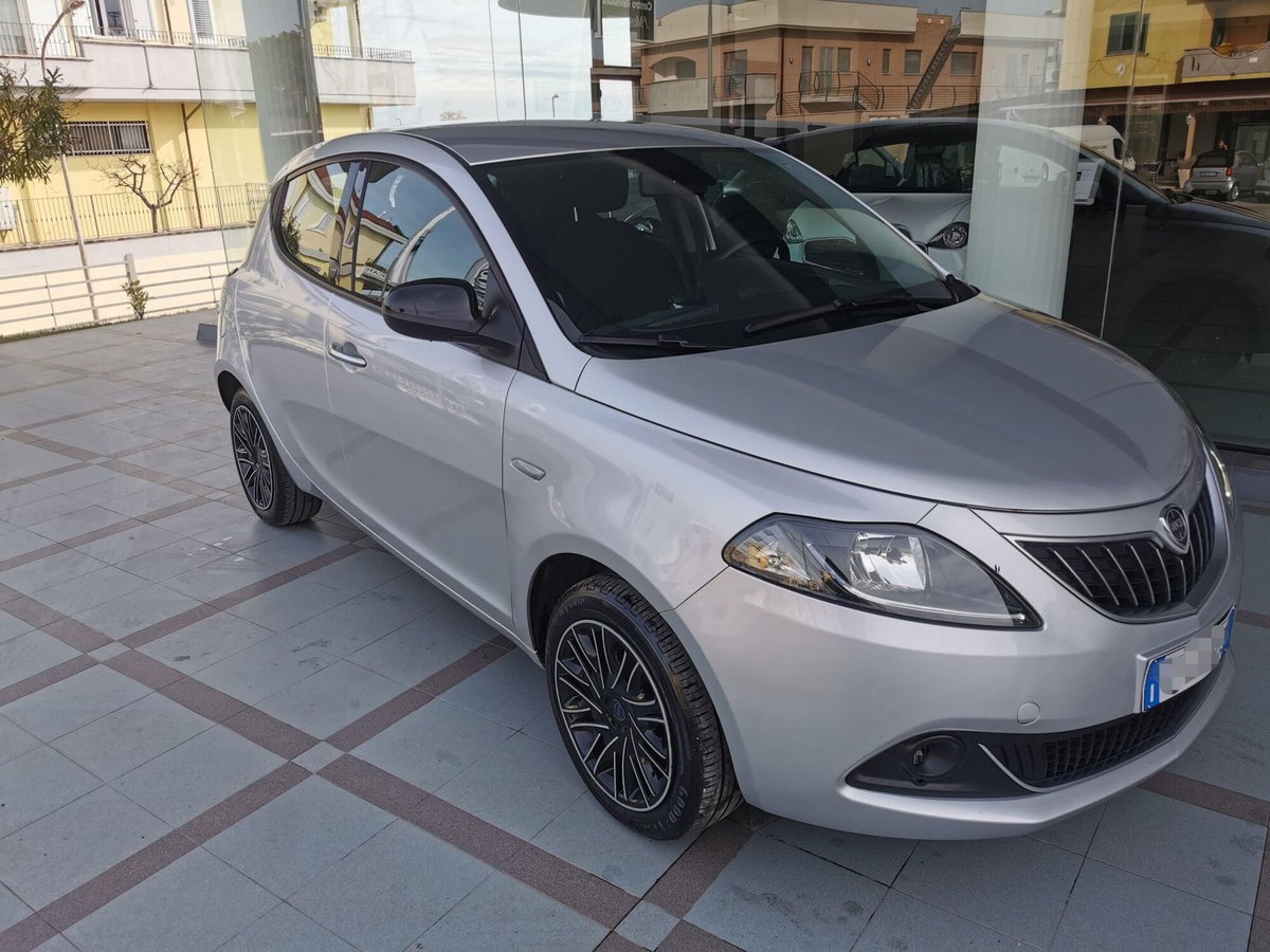 Lancia Ypsilon 1.0 FireFly 5 porte S&S Hybrid Gold Plus (3)
