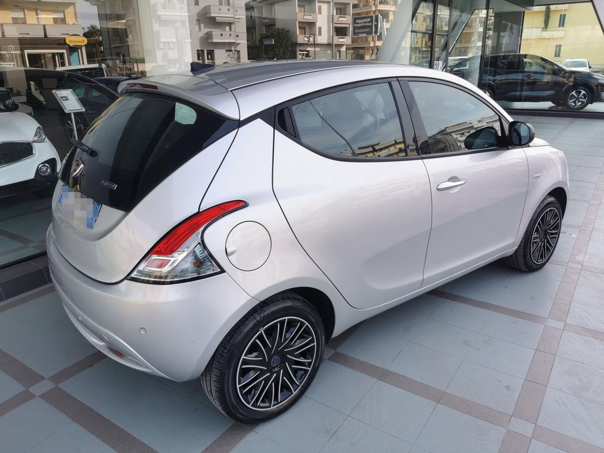 Lancia Ypsilon 1.0 FireFly 5 porte S&S Hybrid Gold Plus (5)