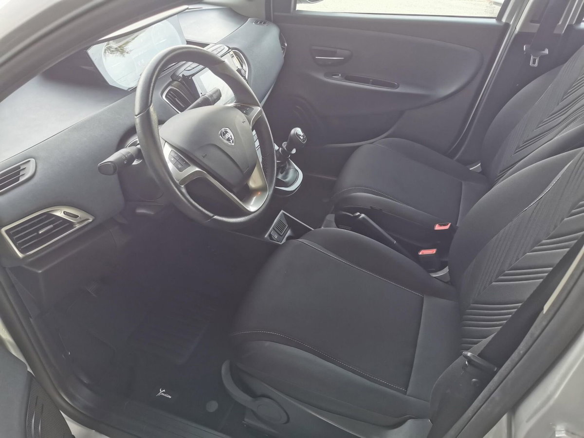 Lancia Ypsilon 1.0 FireFly 5 porte S&S Hybrid Gold Plus (7)