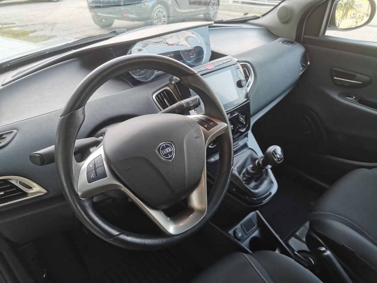 Lancia Ypsilon 1.0 FireFly 5 porte S&S Hybrid Gold Plus (8)