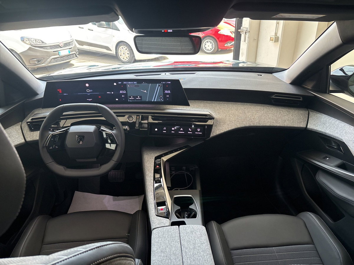Peugeot 3008 1.2 hybrid Allure 145cv e-dcs6 (11)
