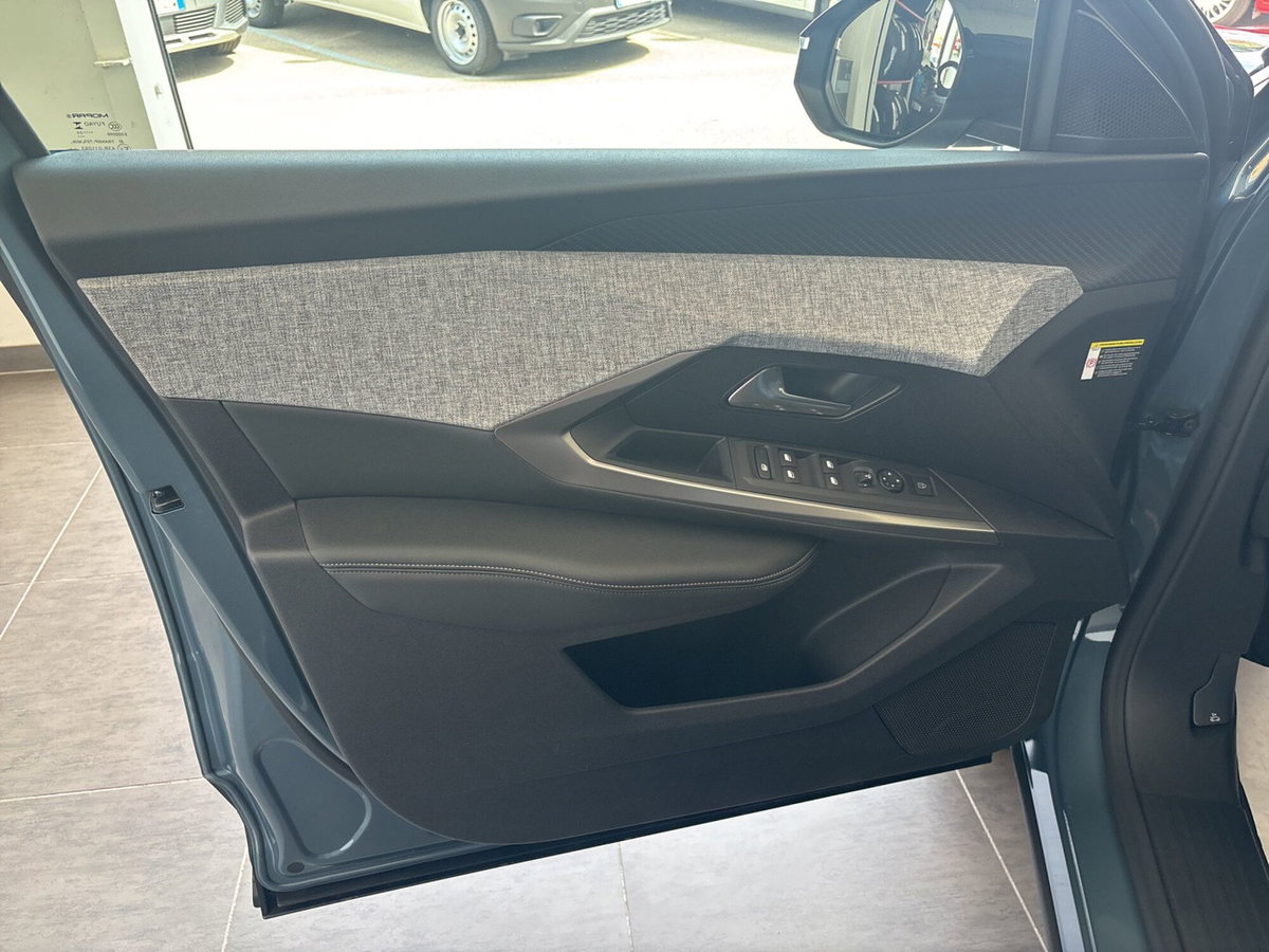 Peugeot 3008 1.2 hybrid Allure 145cv e-dcs6 (12)