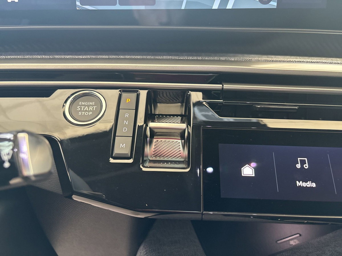 Peugeot 3008 1.2 hybrid Allure 145cv e-dcs6 (14)