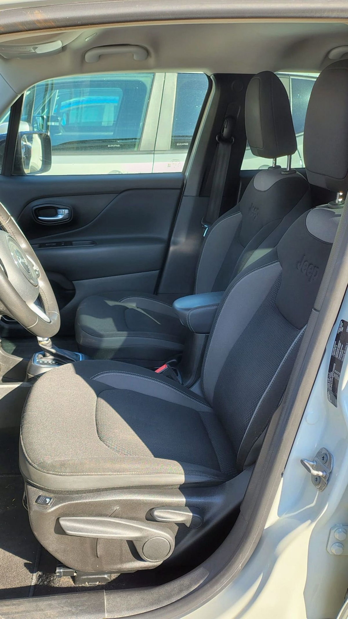 Jeep Renegade 1.5 Turbo T4 MHEV Limited (12)