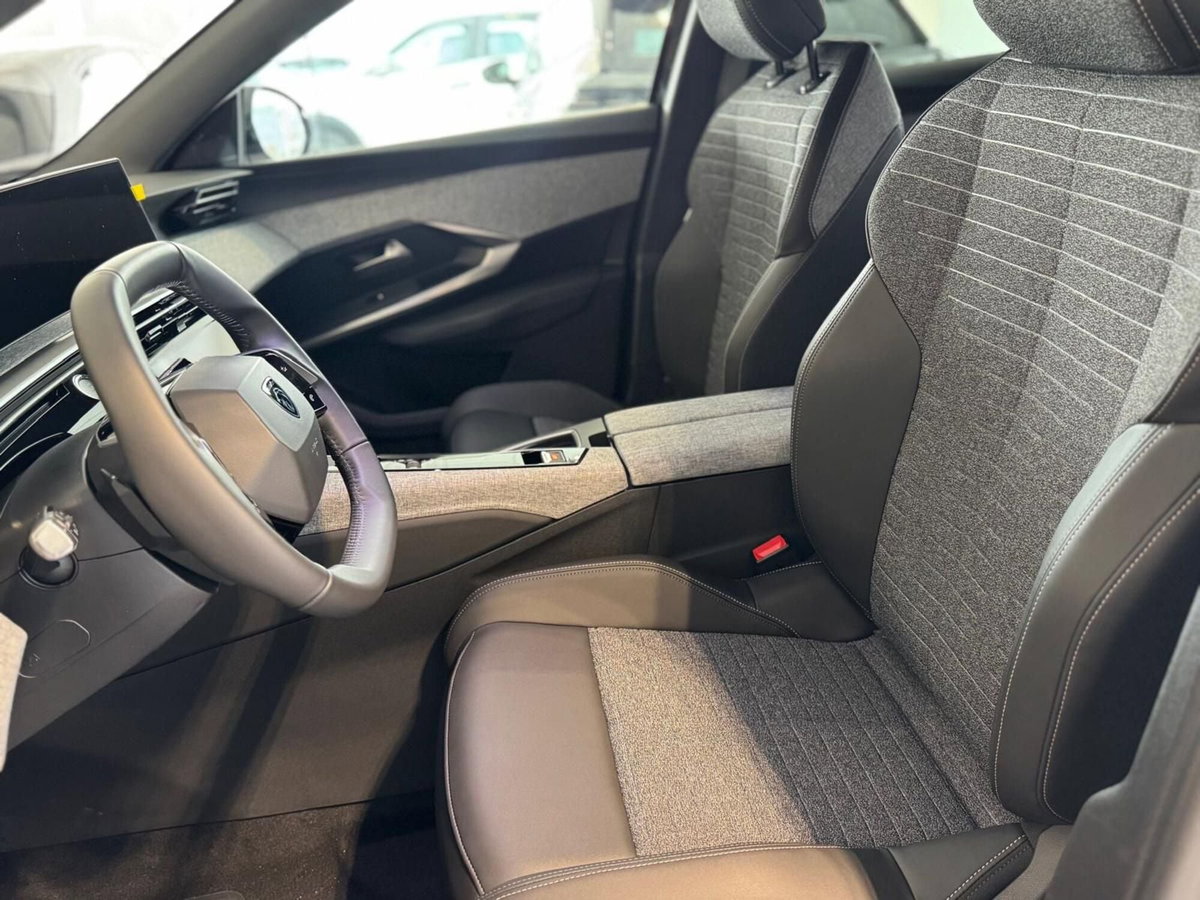 Peugeot 3008 1.2 hybrid Allure 145cv e-dcs6 (18)