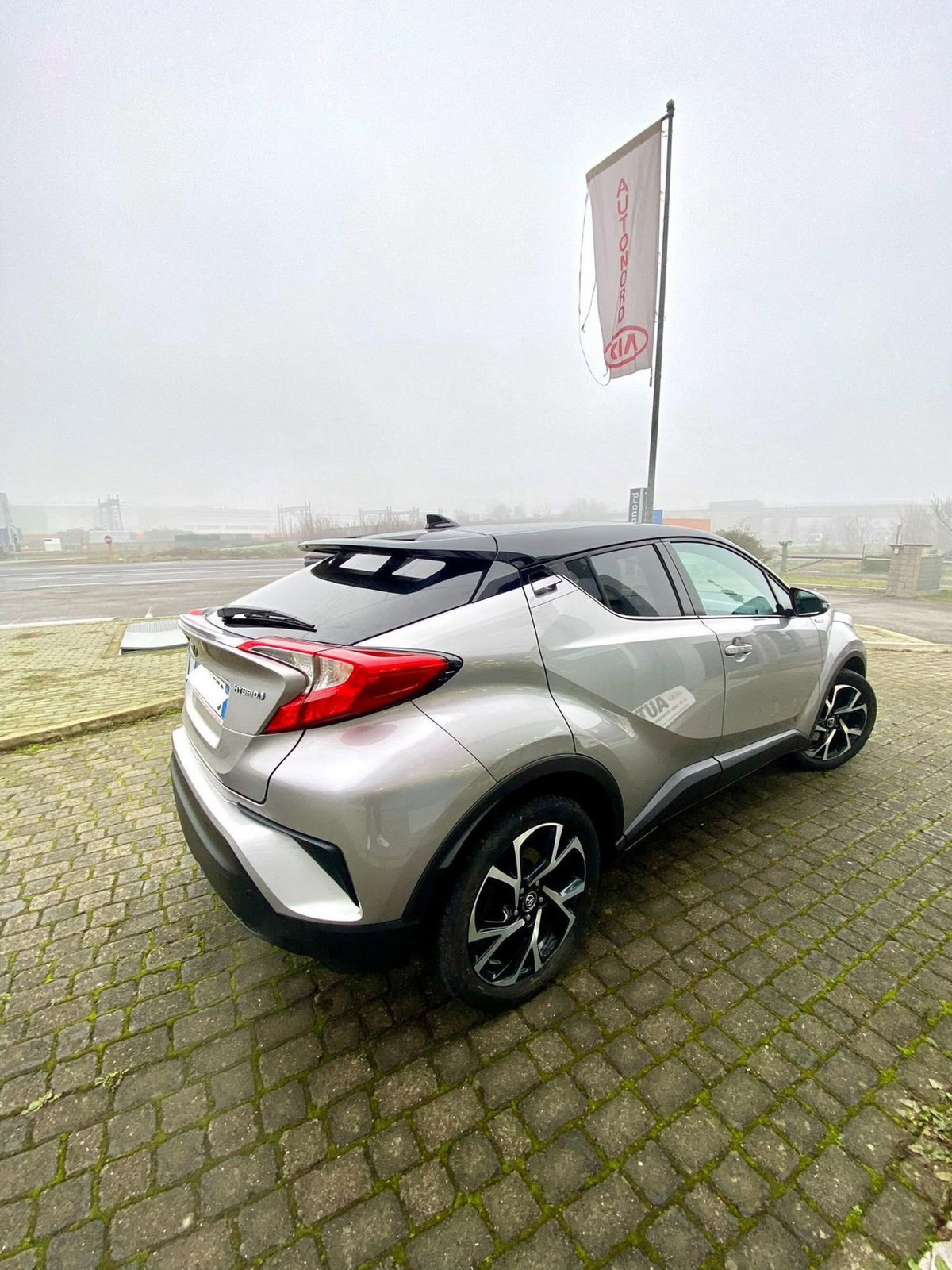 Toyota Toyota C-HR 1.8 Hybrid E-CVT Lounge (2)
