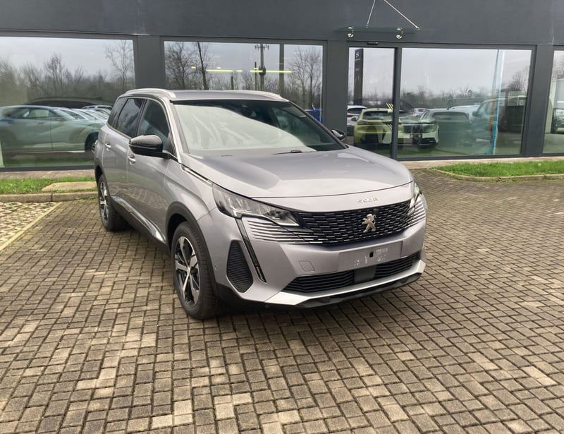 Peugeot 5008 1.2 hybrid 48V Allure Pack 136cv e-dcs 6
